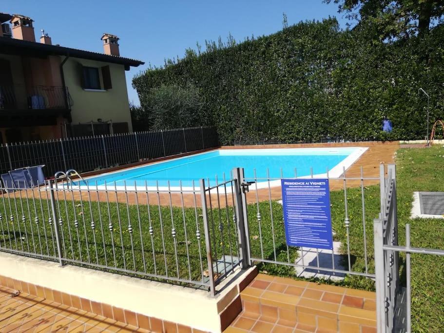 Апартаменты Casa Di Michela A Sirmione Con Piscina Экстерьер фото